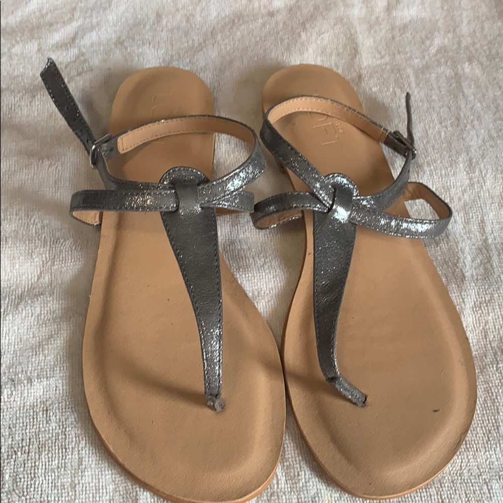 Cute casual sandals!